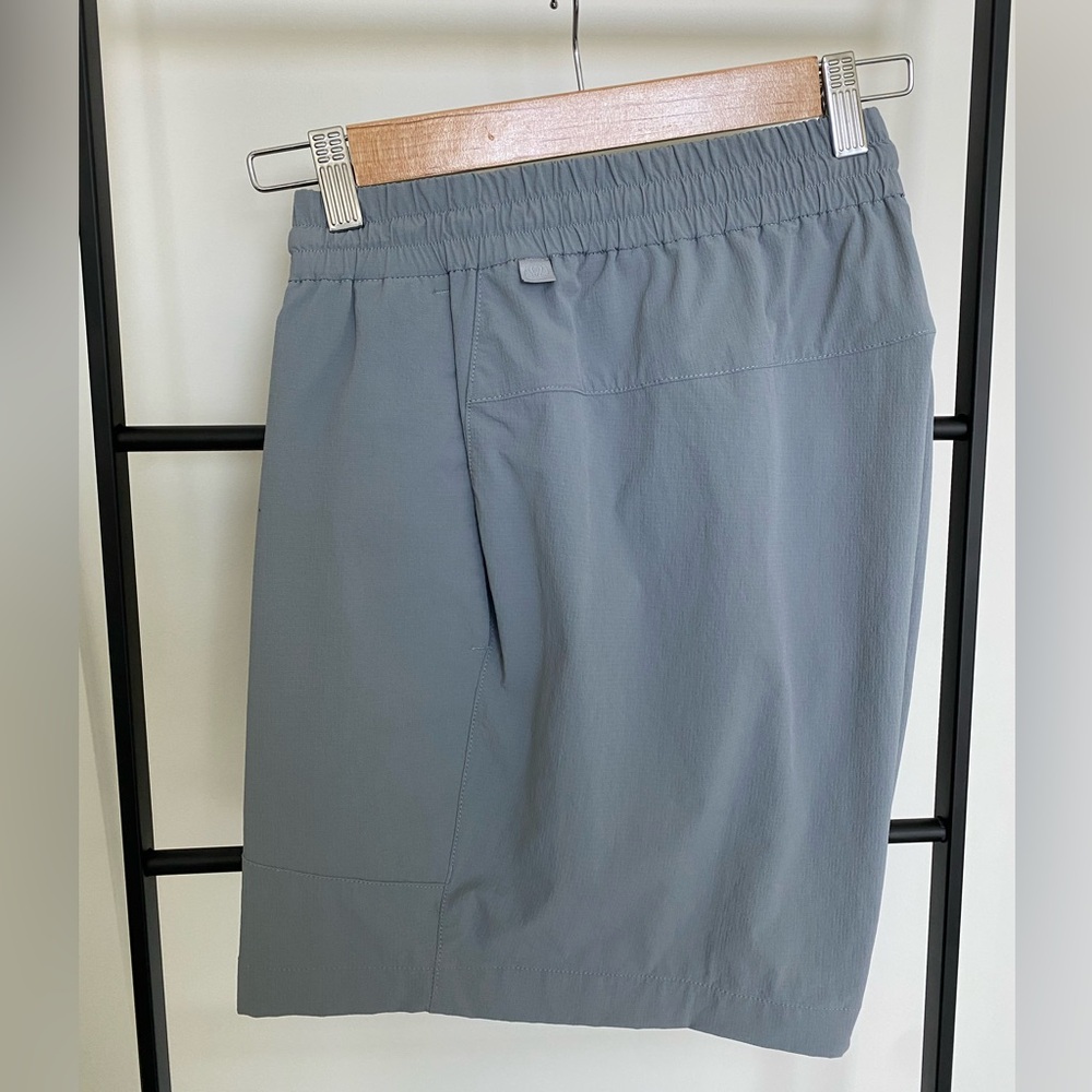 Lululemon Athletica Bowline Short 6” Inseam Solar Grey Elastic Waist Skirt